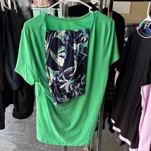 Women's Green Short-Sleeve Top with Navy Floral Accent capris